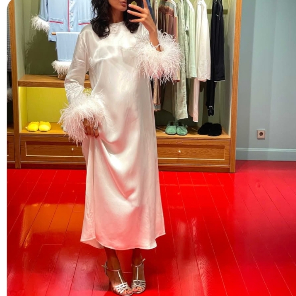 Sleeper Suzi  Dress With Detachable Feathers - Picture 7 of 12